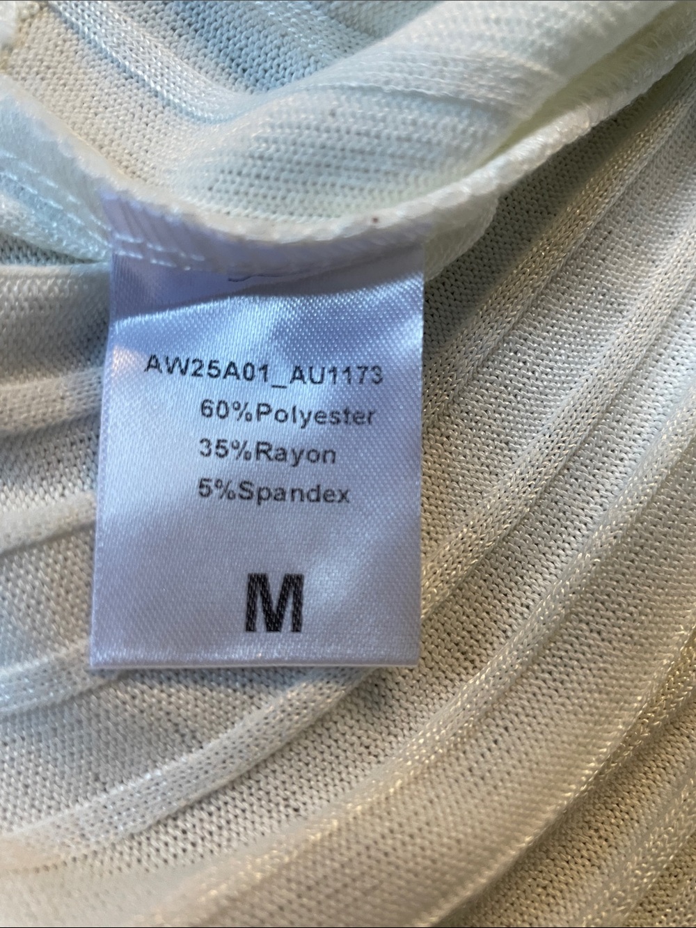 NWT AUTOMET Ribbed V‑Neck Short Sleeve Top - White.  Size Medium. - Picture 4 of 5
